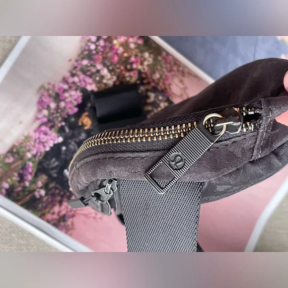 Lululemon Everywhere Belt Bag 1L In Fragment Camo Jacquard Black Deep Coal - Picture 5 of 14